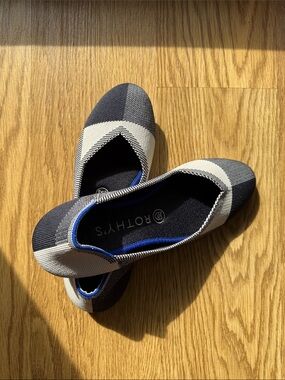 Rothy's Cream and Navy Blue Knit Ballet Flats